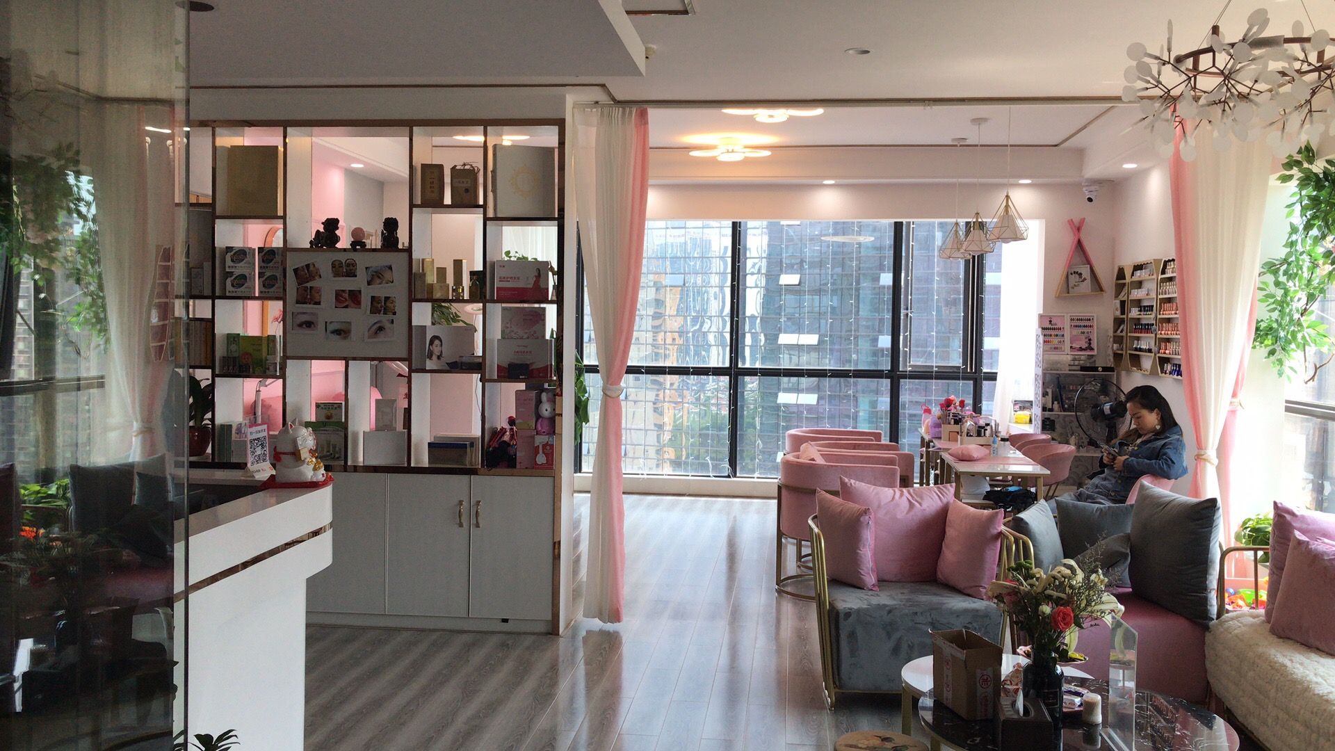 美容美甲店室內(nèi)實(shí)景圖