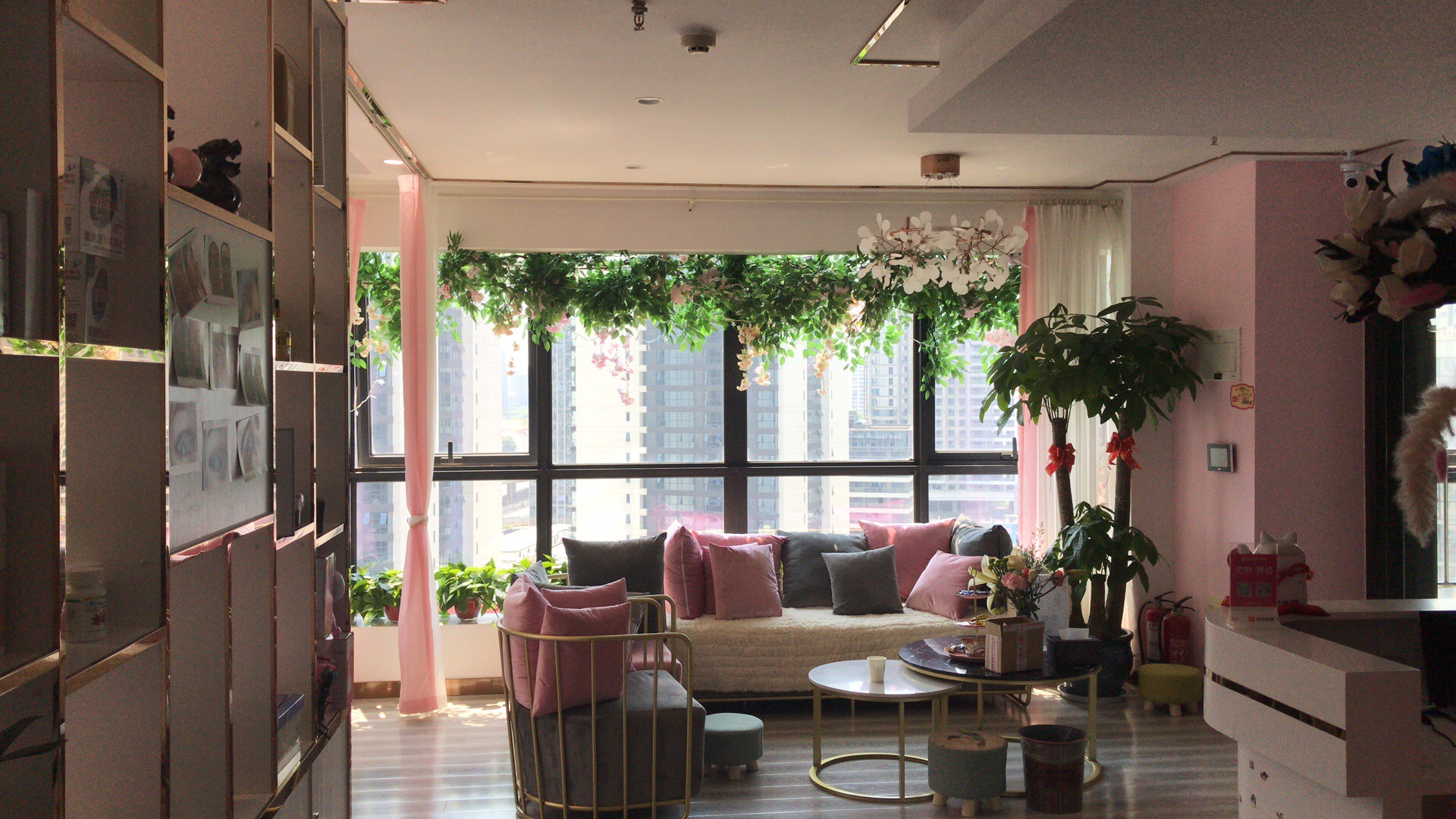 美容美甲店實(shí)景圖片