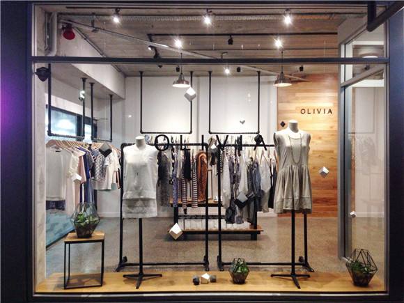 服裝店鋪要放多少商品、多久補(bǔ)貨？長沙服裝店裝修