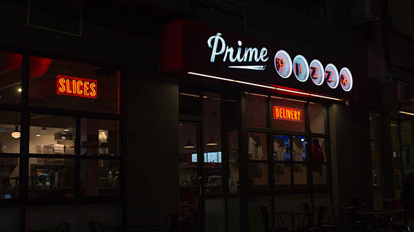 披薩小吃店夜晚效果圖