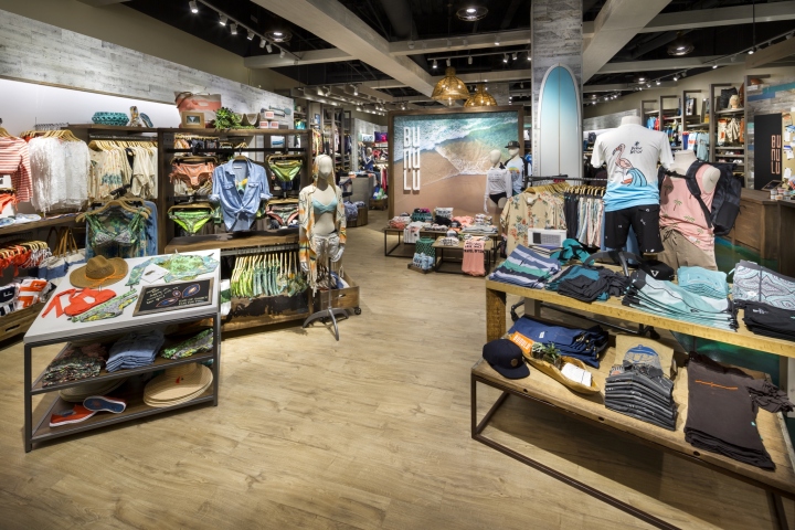 商業(yè)街服裝店面裝修實(shí)景效果圖