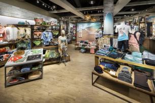 商業(yè)街服裝店面裝修實景效果圖