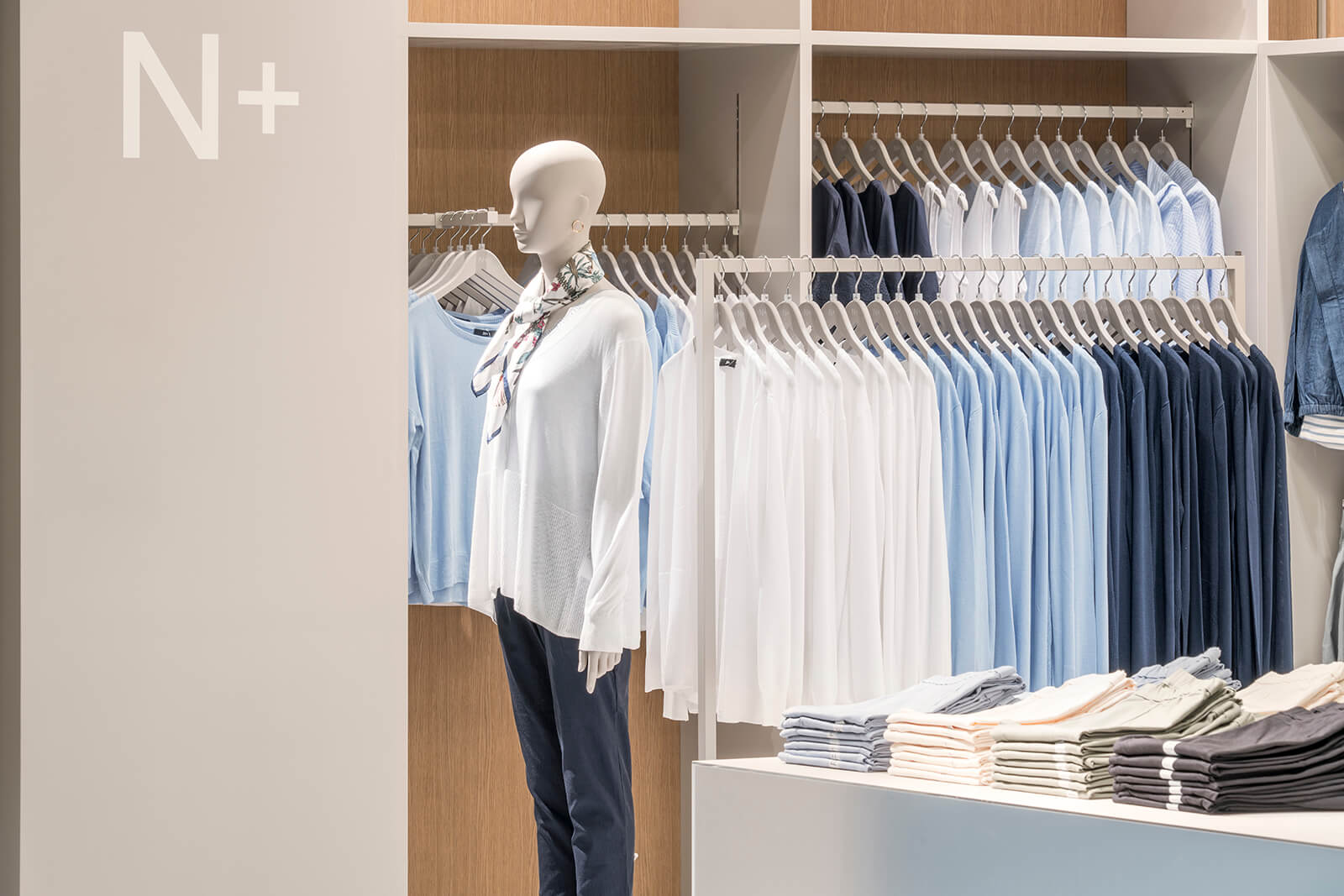 服裝品牌店裝修效果圖片
