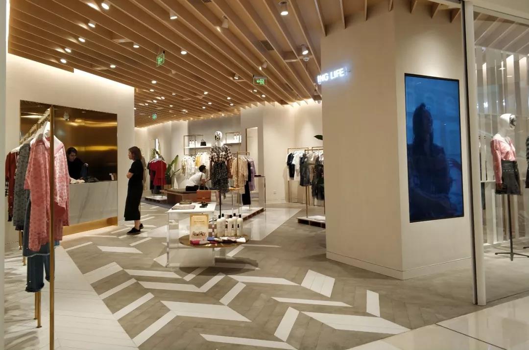 長沙店面裝修:關(guān)于服裝店鋪裝修的色彩搭配問題