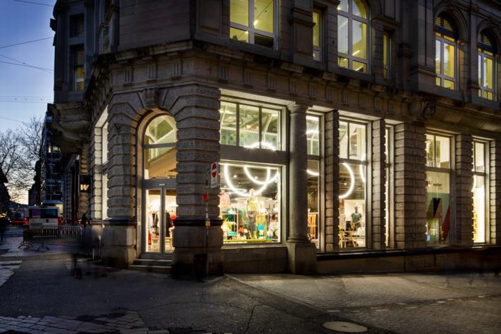 服裝店戶外裝修效果圖