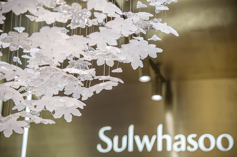 長沙店面裝修中雪花秀護(hù)膚品店面設(shè)計分享
