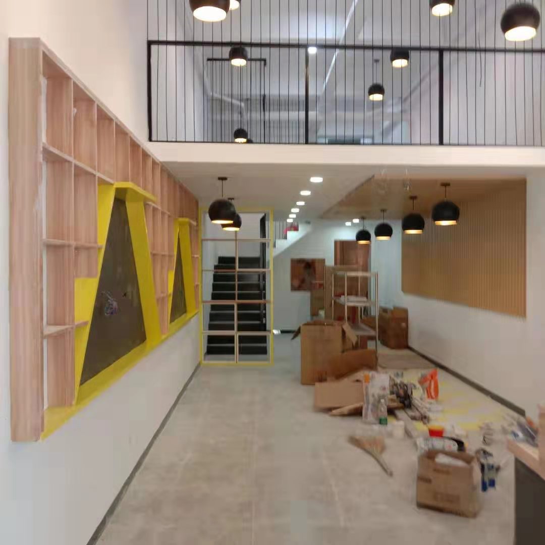 長沙米粉店裝修施工現(xiàn)場圖2