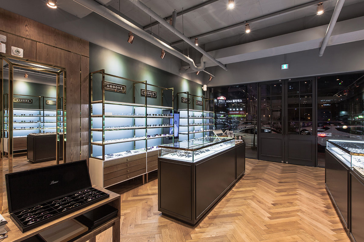 高檔GROOVE品牌眼鏡店過道裝修設(shè)計
