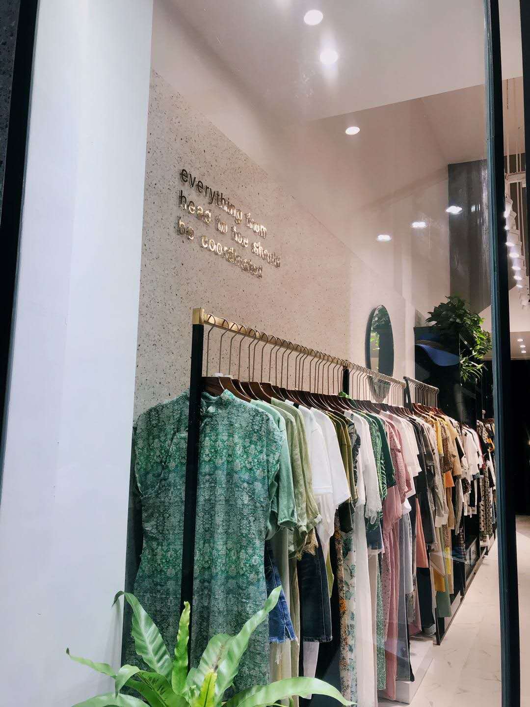 50°灰女裝店一角