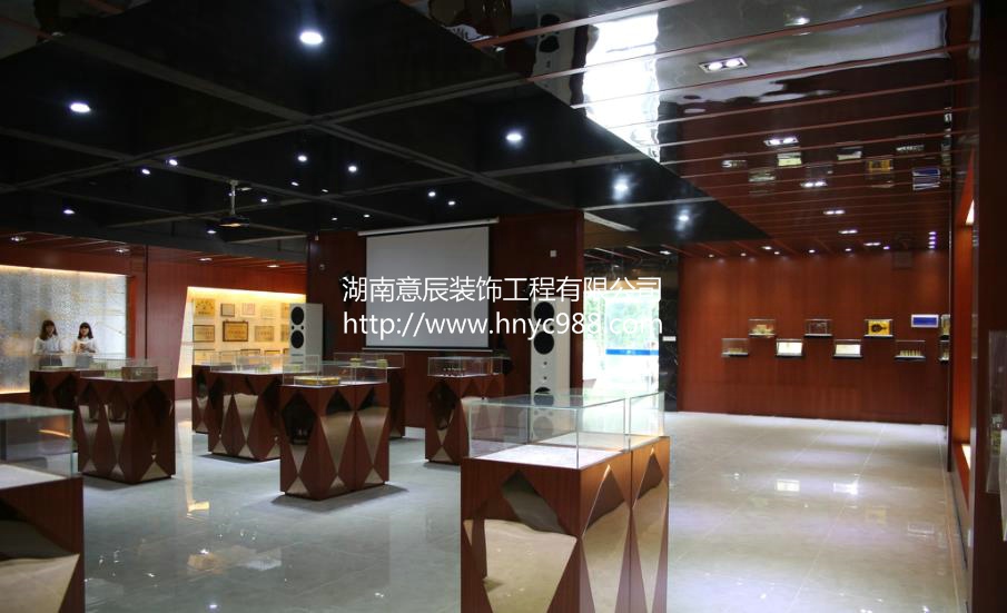 長沙店面裝修中展柜保養(yǎng)問題以及避免方法！