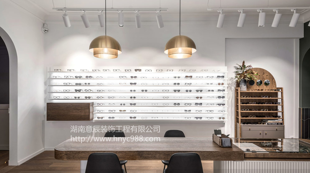 極簡風(fēng)眼鏡店裝修