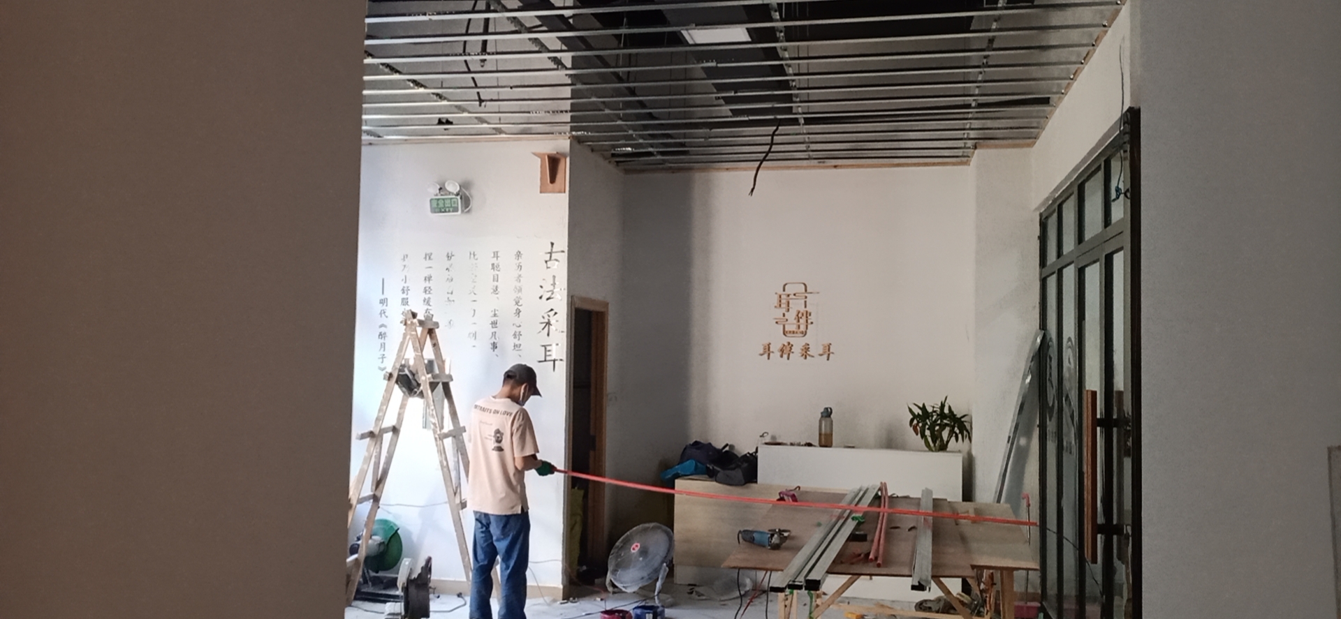 奧克斯廣場首耳店翻新改造裝修進行中