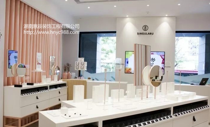 長沙珠寶店設(shè)計裝修，簡約又能呈現(xiàn)藝術(shù)感！